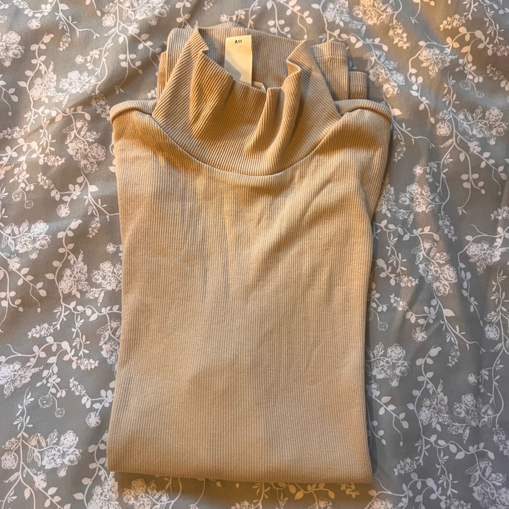 H&M Beige Ribbed Knit Top